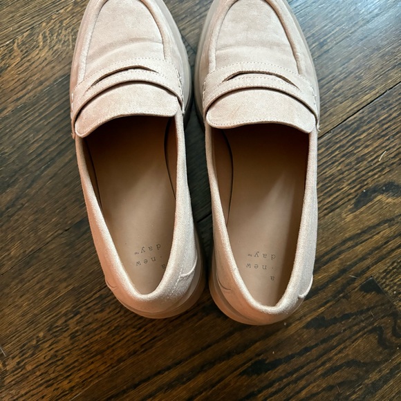 A New Day Women's Cream Loafers Size 8 - Picture 7 of 7